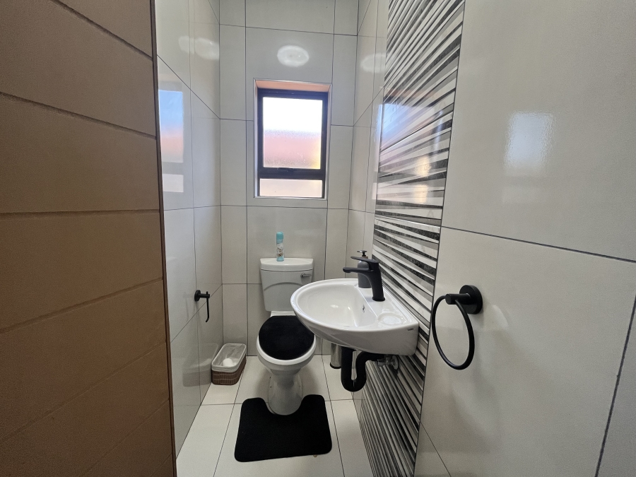 5 Bedroom Property for Sale in Wilkoppies North West